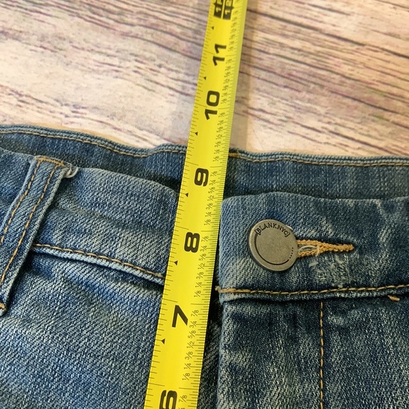 🎉HP🎉 [Blank NYC] Distressed Straight Leg Jeans • Sz 28 - Picture 8 of 11